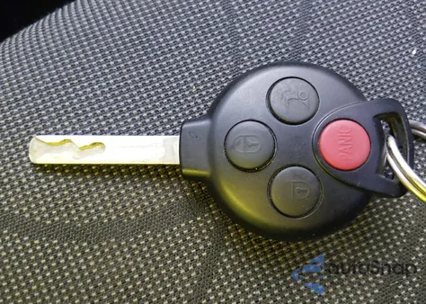 2013 Smart Fortwo Passion z USA, uszkodzony, nr VIN WMEEJ3BA2DK637588